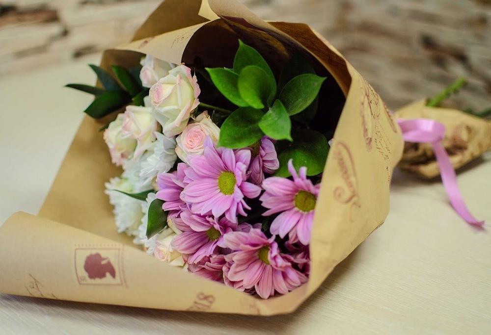 Букет улыбка в Курчатове Букет цветов из: Розы и Хризантемы в Курчатове