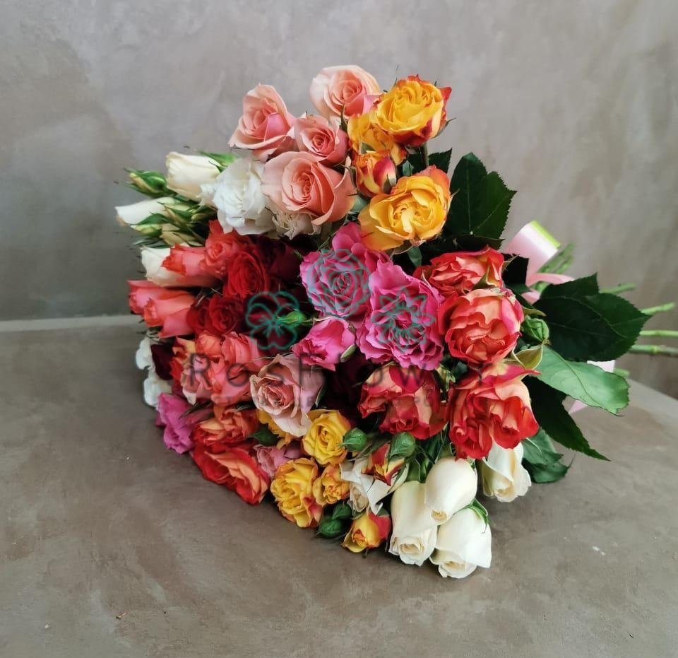 Букет пестрое настроение в Курчатове Букет цветов из: Розы в Курчатове