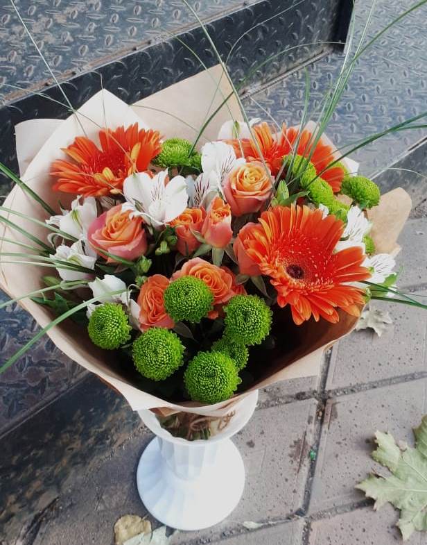Букет огненно-рыжий в Курчатове Букет цветов из: Герберы, Хризантемы, Альстромерии и Розы в Курчатове