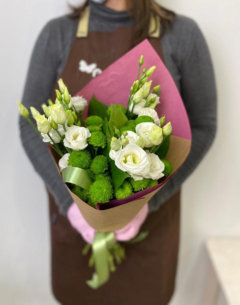 Букет морозный день в Курчатове Букет цветов из: Хризантемы и Лизиантусы в Курчатове