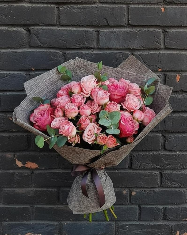 Букет розы в пальмах в Курчатове Букет цветов из: Розы в Курчатове