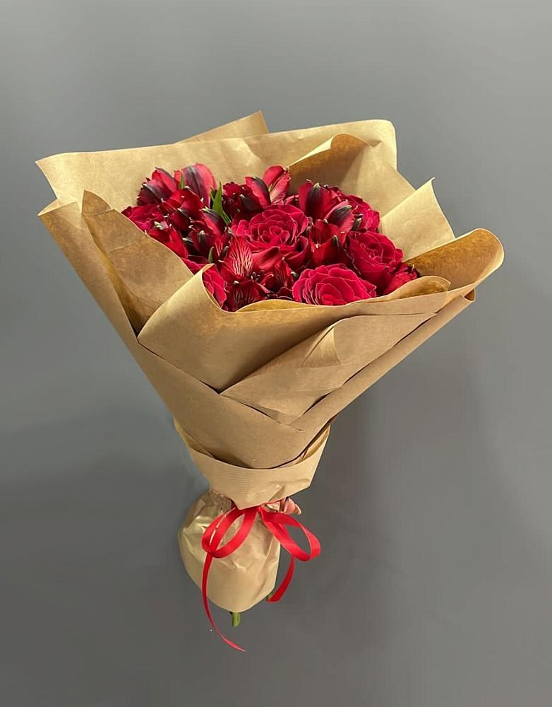 Букет прекрасной женщине в Курчатове Букет цветов из: Альстромерии и Розы в Курчатове