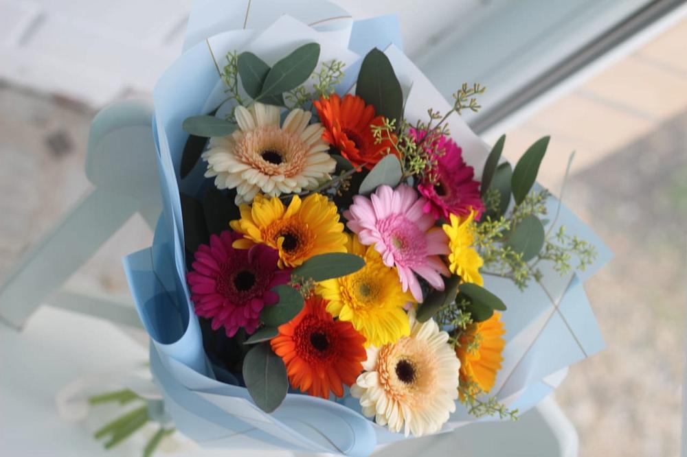 Букет мини герберы в Курчатове Букет цветов из: Герберы в Курчатове