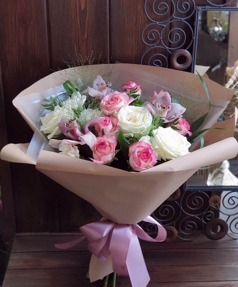 Букет майское утро в Курчатове Букет цветов из: Гвоздики, Орхидеи, Розы и Хризантемы в Курчатове