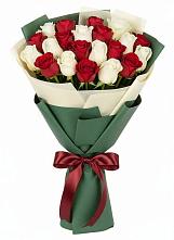 Микс из красных и белых роз в Курчатове Букет Микс из красных и белых роз в Курчатове