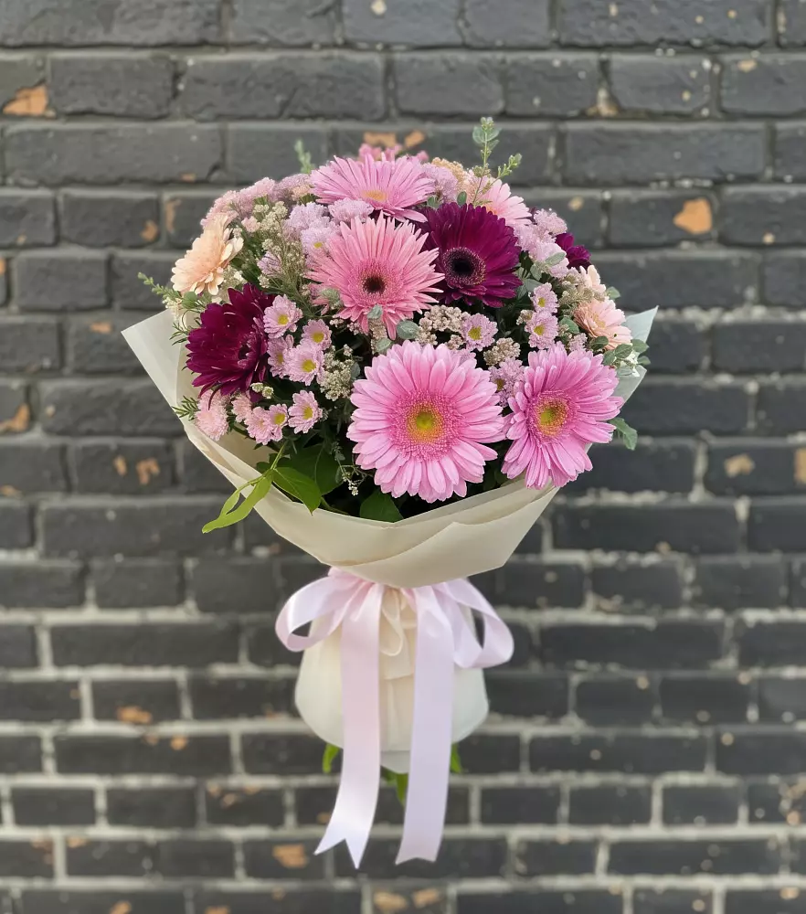 Букет яркие краски в Курчатове Букет цветов из: Герберы и Хризантемы в Курчатове