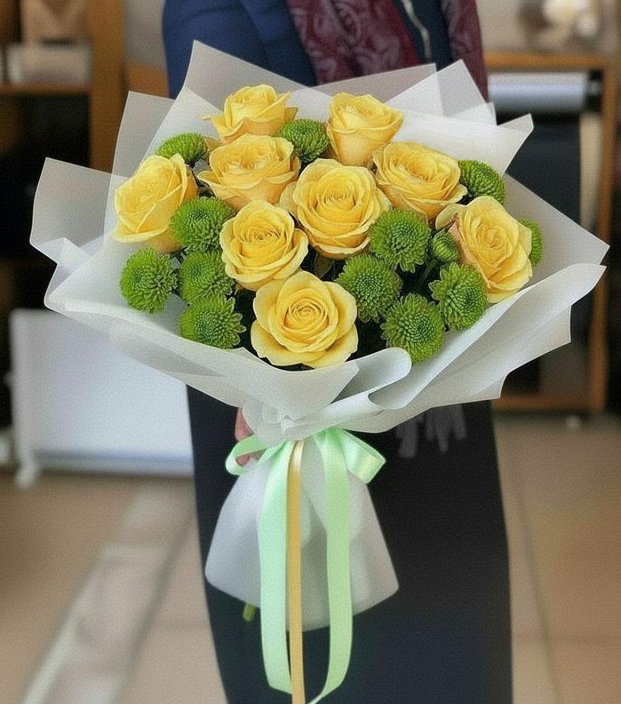 Букет сочно-зеленый в Курчатове Букет цветов из: Хризантемы и Розы в Курчатове