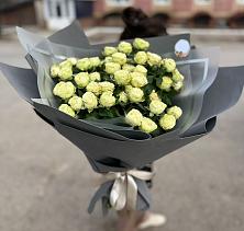 Букет Белые кустовые розы Солинеро в Курчатове
