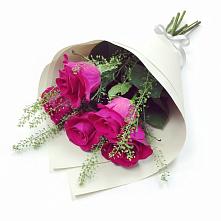 Букет ярко-розовый в Курчатове Букет цветов из:  Розы в Курчатове