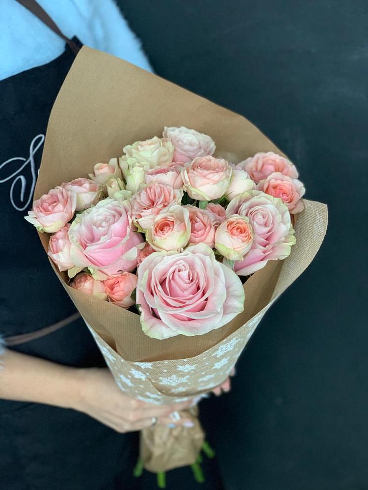 Букет ванильный зефир в Курчатове Букет цветов из: Хризантемы и Розы в Курчатове