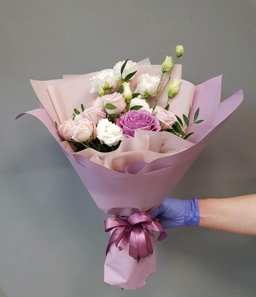 Букет Легкое дыхание в Курчатове Букет цветов из: Розы и Лизиантусы в Курчатове