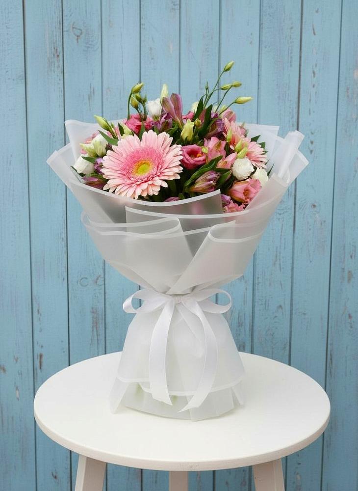 Букет прохладный бриз в Курчатове Букет цветов из: Герберы, Альстромерии и Лизиантусы в Курчатове