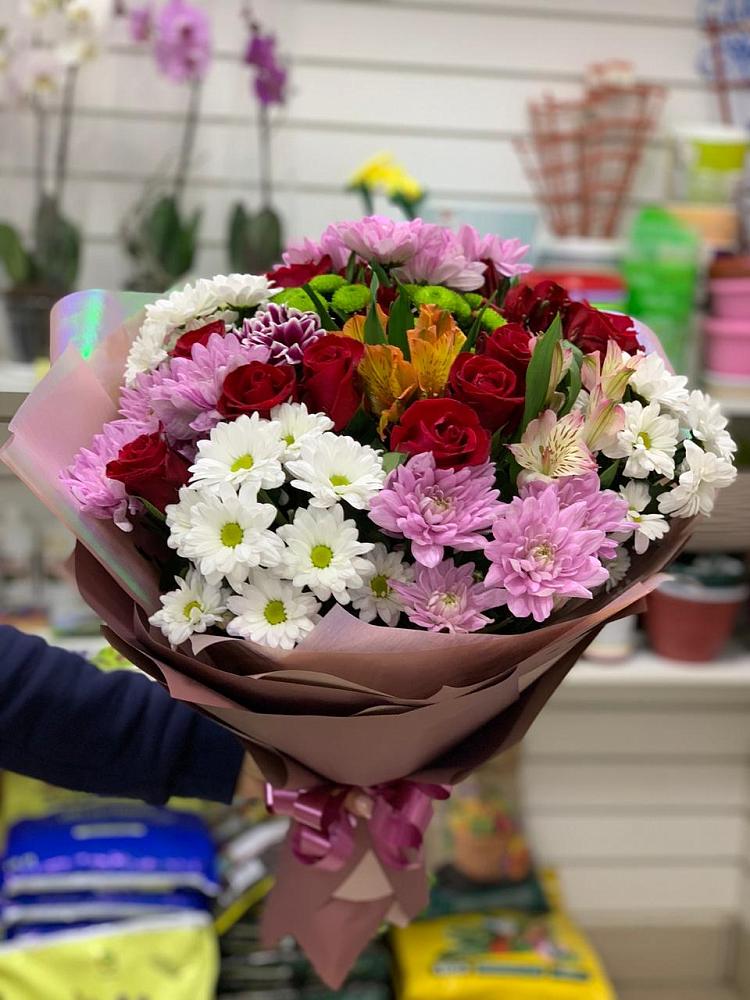 Букет салют цветов в Курчатове Букет цветов из: Розы, Хризантемы и Альстромерии в Курчатове