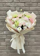 Букет Трепет мечты в Курчатове Букет цветов из:  Гвоздики, Розы, Лизиантусы и Хризантемы в Курчатове