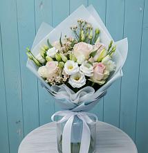 Букет очаровательный аромат в Курчатове Букет цветов из:  Розы и Лизиантусы в Курчатове