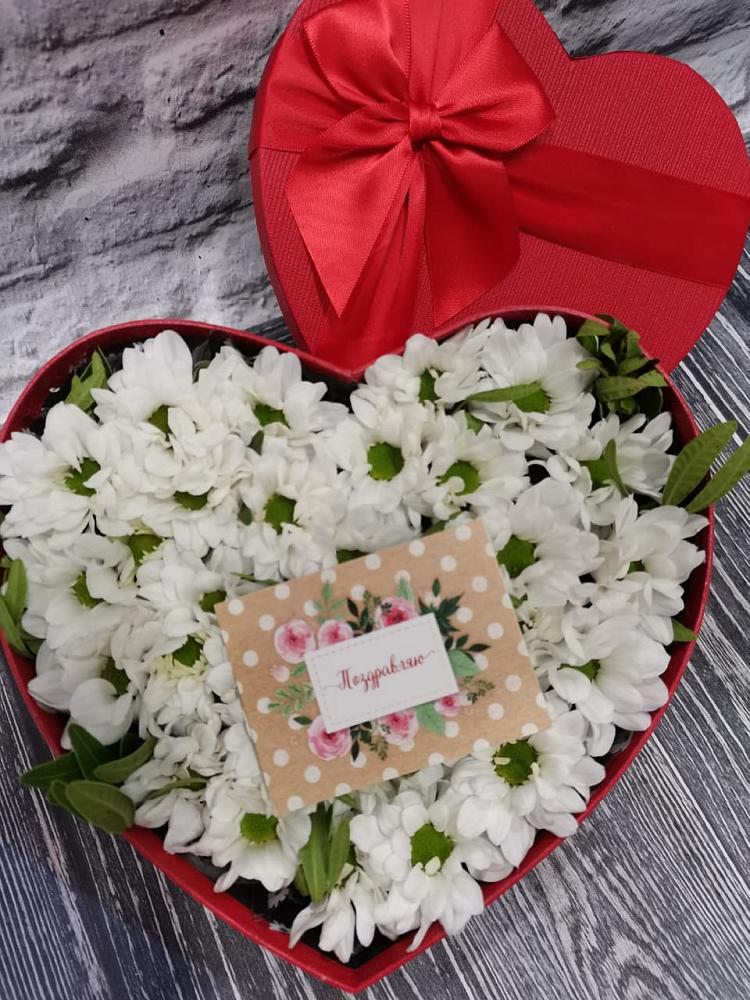 Композиция сплетение судьбы в Курчатове Цветочная композиция из Хризантемы в виде сердца в Курчатове