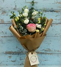 Букет нежный привет в Курчатове Букет цветов из:  Розы и Лизиантусы в Курчатове