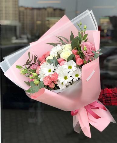 Букет цветов из: Розы, Лизиантусы и Хризантемы в Курчатове