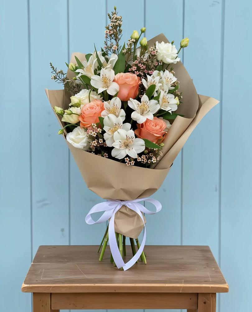 Букет яркий комплимент в Курчатове Букет цветов из: Альстромерии, Лизиантусы, Розы и Хризантемы в Курчатове