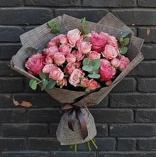 Букет розы в пальмах в Курчатове Букет цветов из:  Розы в Курчатове